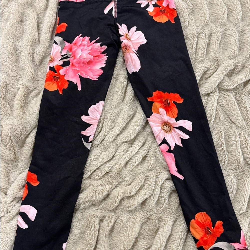 Old Navy Active Floral Leggings Size S (6–7) - Picture 3 of 3